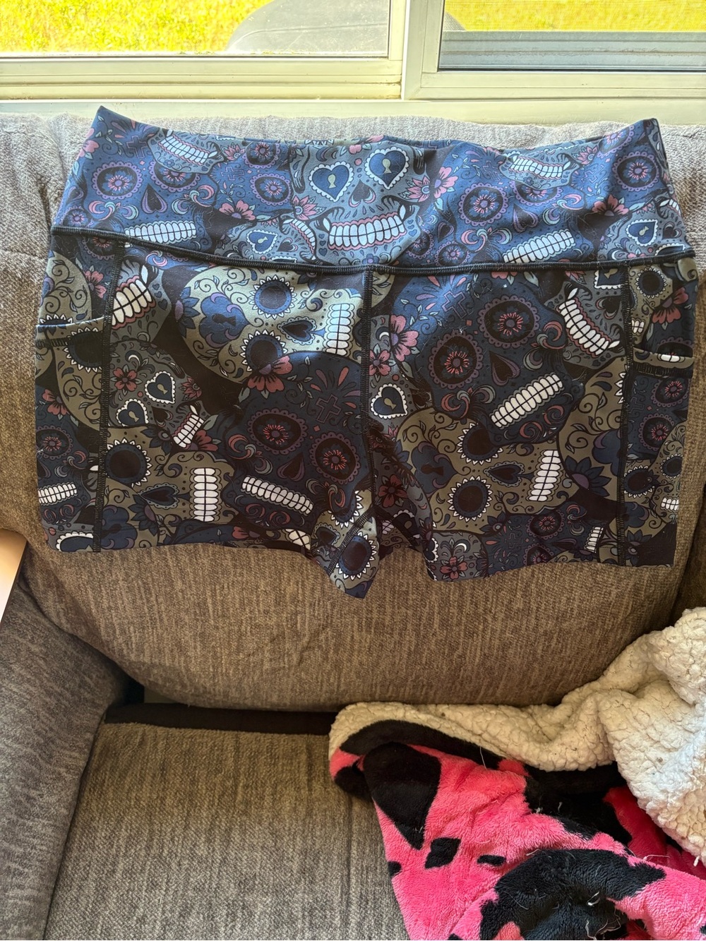 Constantly Varied Gear Shorts XXL 2.5’ midnight skulls never worn